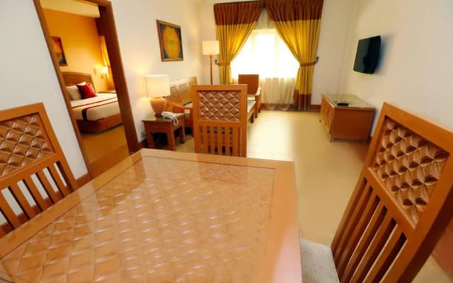 M Suites Hotel - photo 4