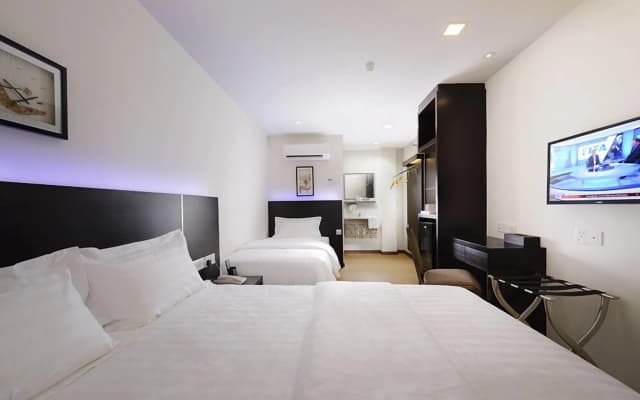 Ernes Hotel Bayu Mutiara - photo 5