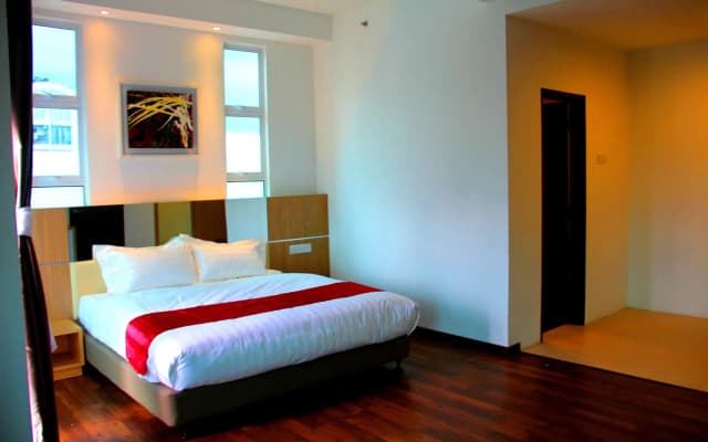 906 Premier Hotel - photo 5
