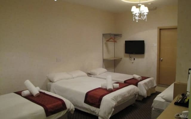 The Crown Borneo Hotel - photo 2