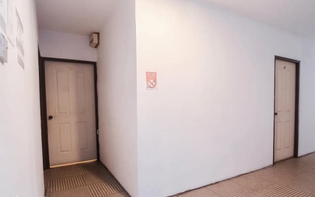 OYO 44017 L & C Premium Stay - photo 3