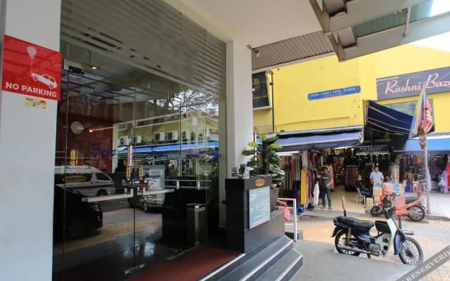 OYO 121 Frenz Hotel - photo 4