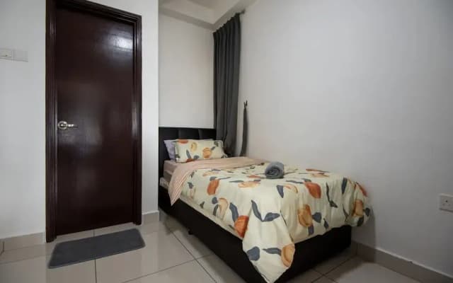 Comfy 3BR Apt @ KSL Daya Near Ikea Tebrau, Parking - photo 4