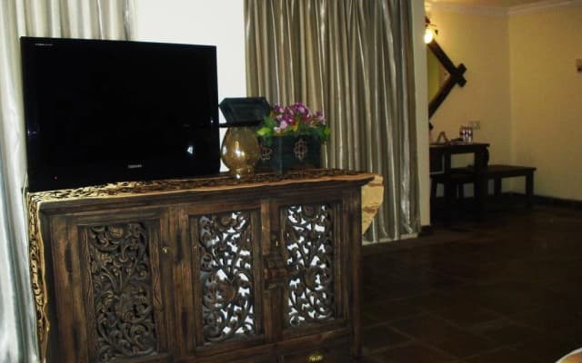 Eagle Bay Hotel - photo 2