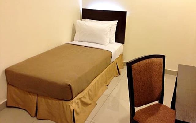 OYO 653 Green World Hotel - photo 4