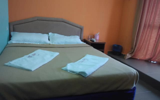 OYO 1094 Q One Hotel Dengkil - photo 2