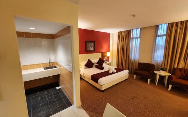 Grand Puteri Hotel - photo 5