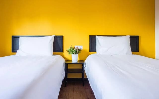 Explore 4BR Gardenhouse Retreats (Free Parking) - photo 2