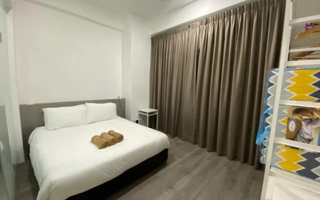 2 bedrooms surrounding natural View and pool - photo 5