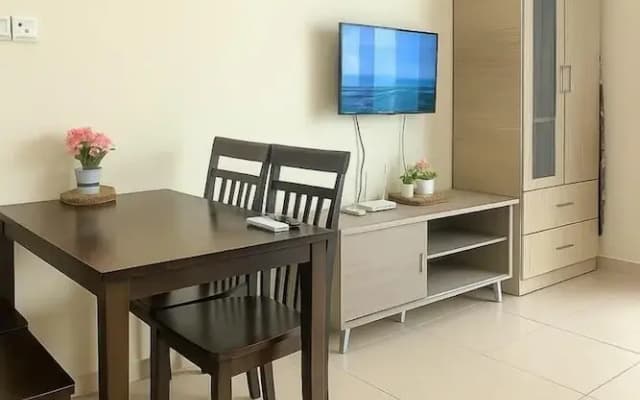 4PAX Studio NetfliX  Free WIFI - photo 2