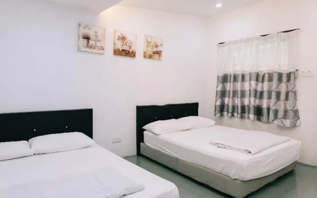Camelia Homestay By Zuzu - photo 3