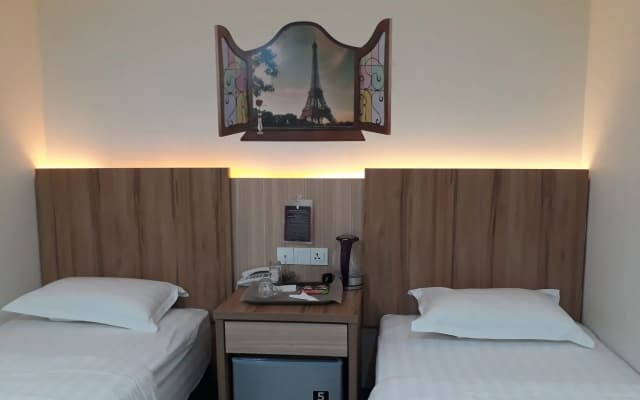 Alaxis Hotel - photo 2