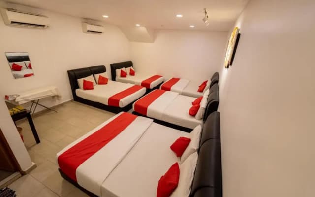 Mary J Hotel Family 10 pax room - photo 2