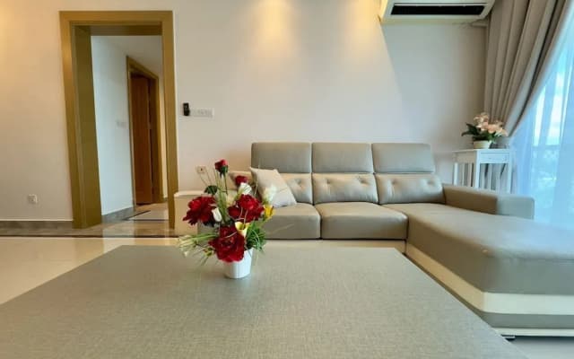 JB City CIQ-R&F Shopping Mall Apartment - photo 4