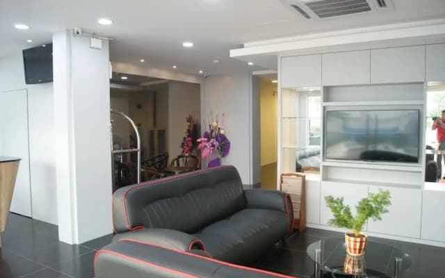 Double Happiness Hotel - photo 2