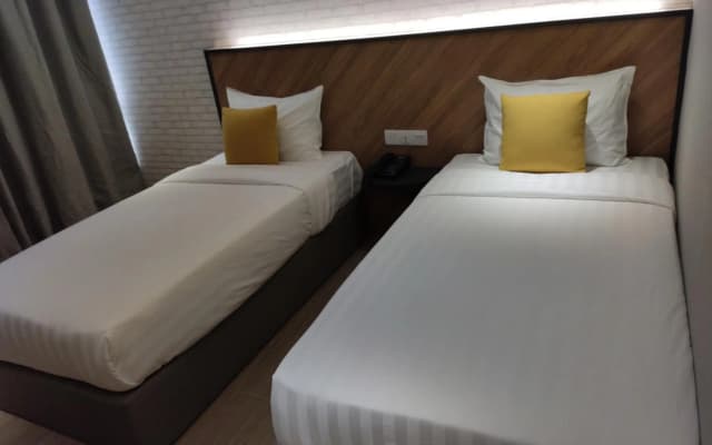 Hotel 99 Seri Kembangan - photo 4