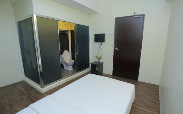 JAM Hotel near ERL Salak Tinggi Sepang - photo 4