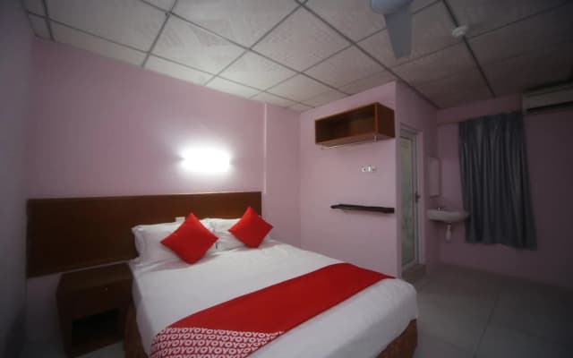 OYO 738 Hotel 81 - photo 2