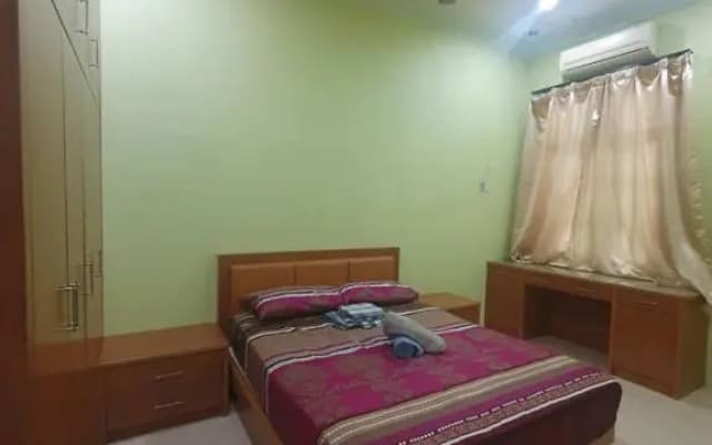 Suburban Vacation Home - photo 4