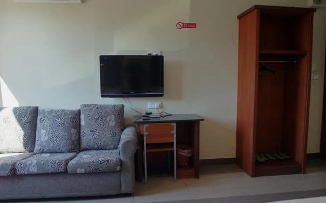 682 Lodge by OYO Rooms - photo 4