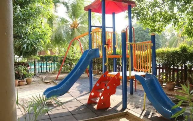 Century Suria Service Suite Apartment - photo 4