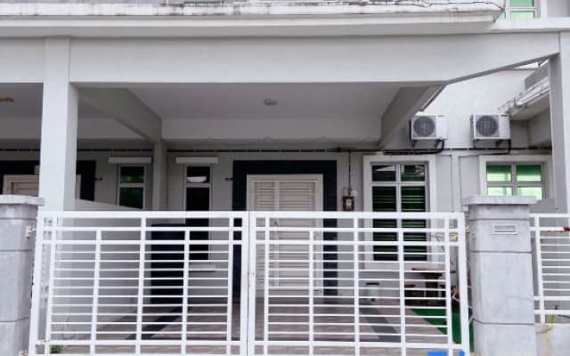 Niana Homestay Melaka - near town - photo 2