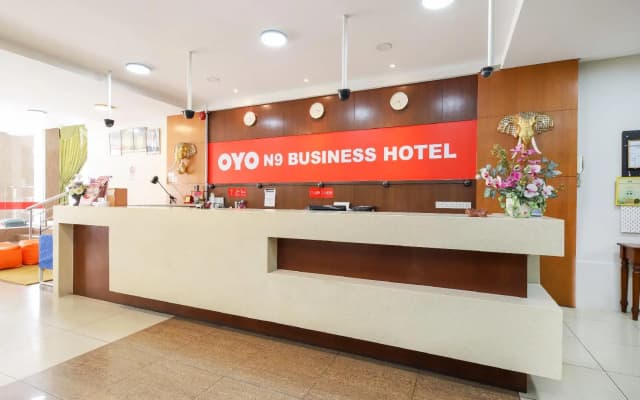 OYO 43955 N9 Business Hotel - photo 2