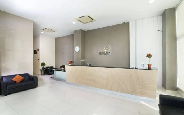 Golden View Serviced Apartment - photo 2