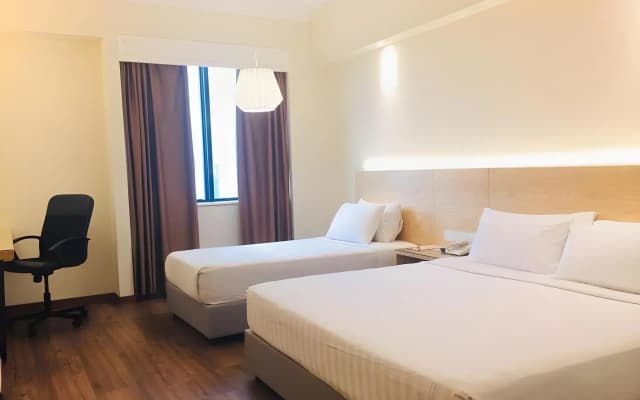 Crystal Crown Hotel - photo 5