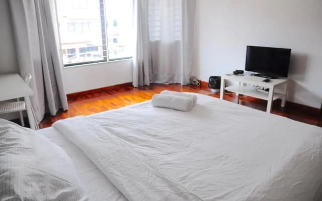 Grayhaus Guest House - photo 3