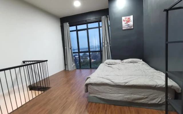 Duplex Apartment Lakeview - Free Netflix & WiFi - photo 2