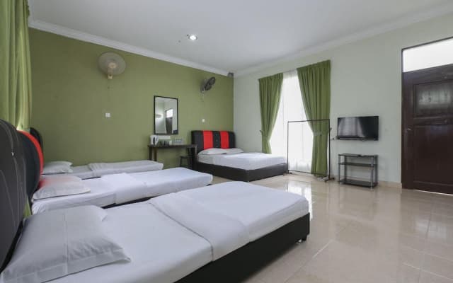 SPOT ON 90012 Cerana Villa Resort & Medan Ikan Bakar - photo 4