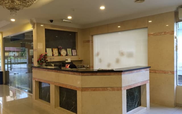 Raja Inn Hotel - photo 2