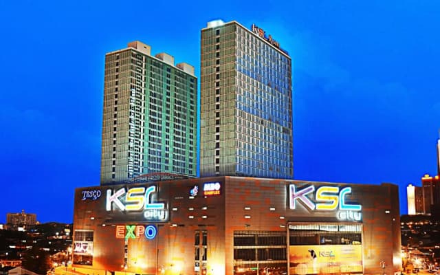 KSL City Mall 4-6pax Netflix｜Smart TV 55inch - photo 5