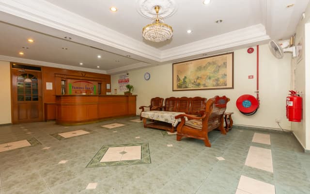 Hotel Famous Inn - photo 2