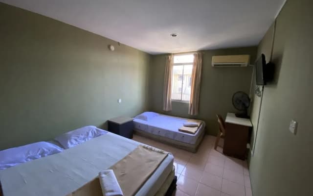 SPOT ON 89863 Hotel Fah Fah - photo 4
