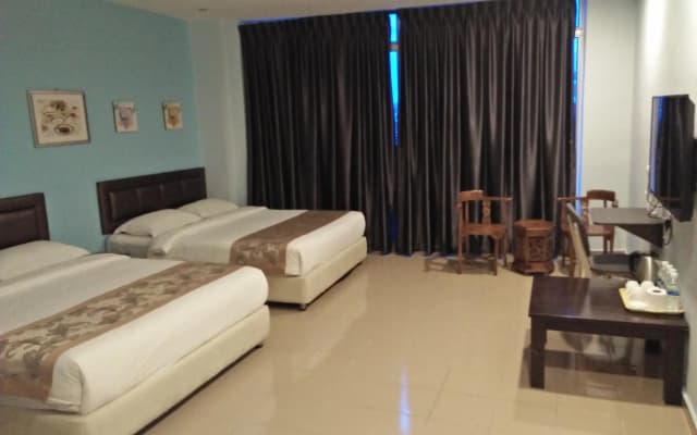 Tiong Hua Hotel - photo 3