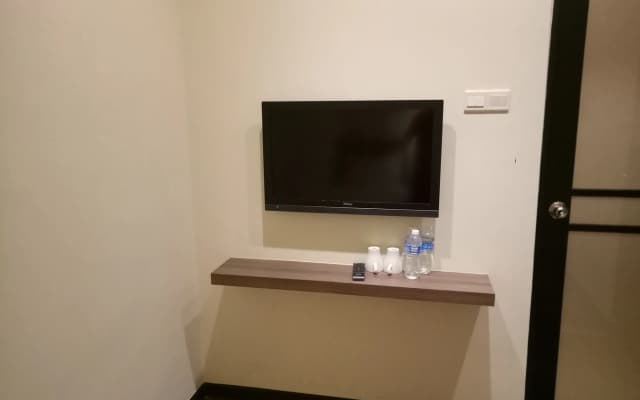 9 Square Hotel - Sri Kembangan - photo 3