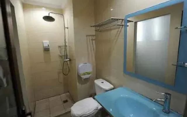 Golden Hotel - photo 3