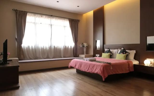 Gurney 4 Plus 1 Bali Style Tranquil Villa - photo 2