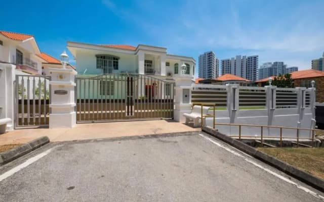 6, Persiaran Tanjung Bunga 3 - photo 2