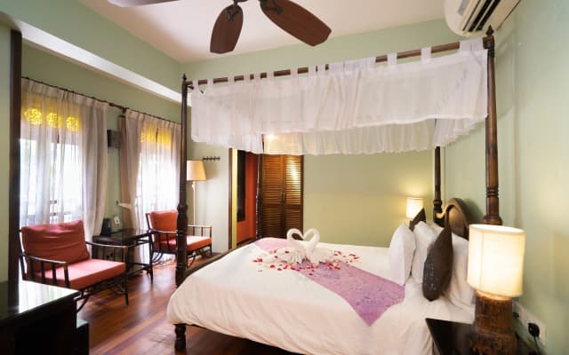 Anggun Boutique Hotel - photo 4