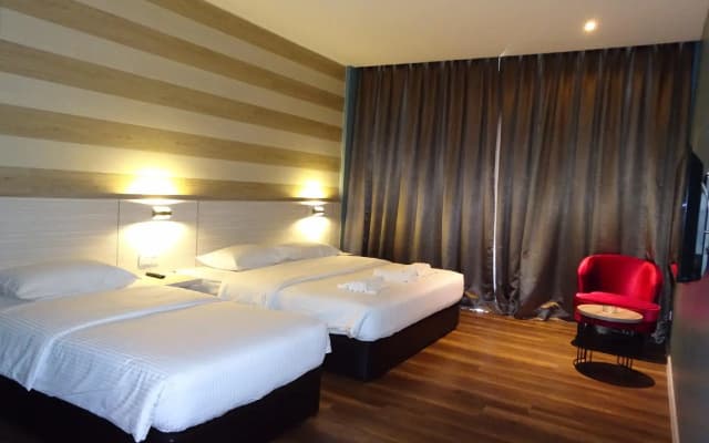Bayfront Hotel - photo 2