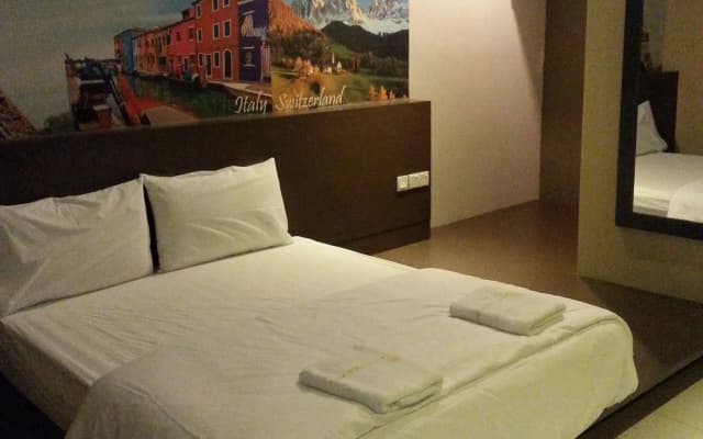 Super OYO 89930 Golden Guest House - photo 3