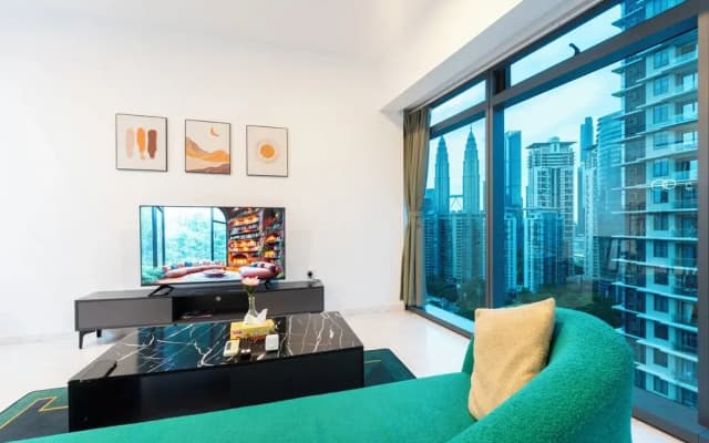Moonway Luxury Suites At Eaton Residence - photo 2