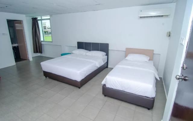 G Star Motel - photo 2