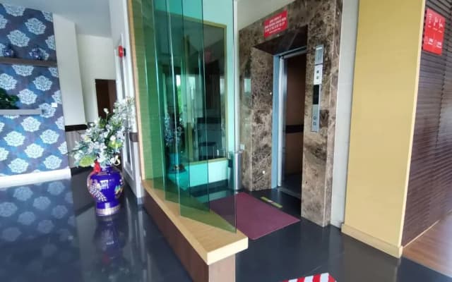 Grand Eastern Hotel Sdn Bhd ( 877519-A ) - photo 2