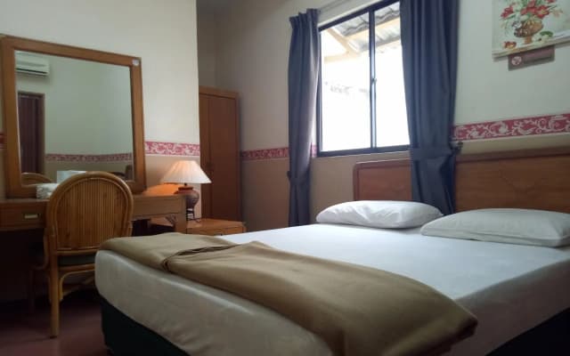 Heeren Inn Melaka - photo 4