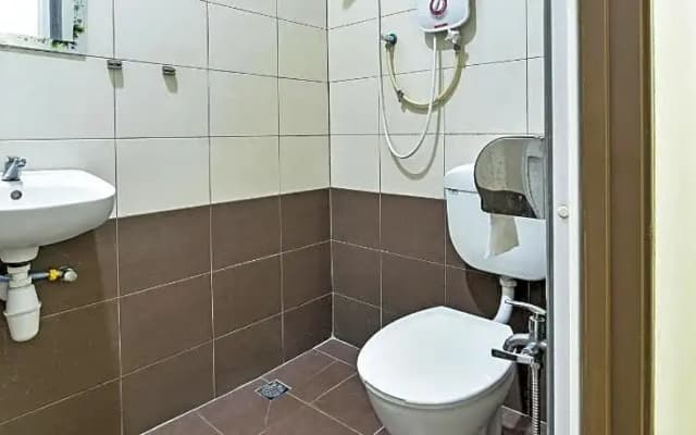 Azimaju Guesthouse by OYO Rooms - photo 5