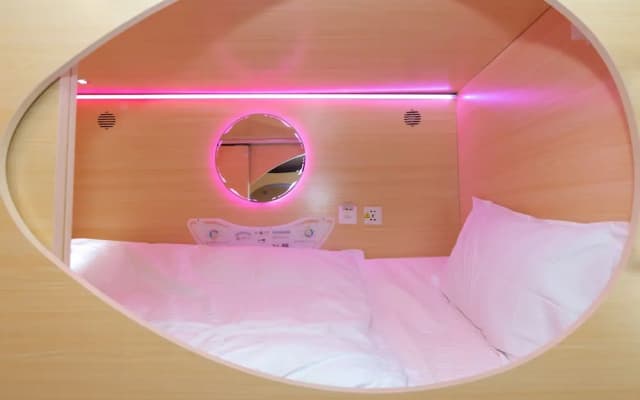 Momostay Capsule Hotel - photo 4